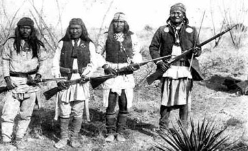Geronimo lidera a los guerreros Apache
