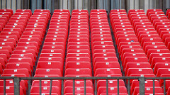 sillas de plastico rojas