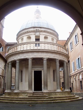 La fotografía muestra la estructura del templo redondo del Tempietto di San Pietro.