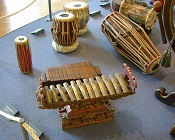 surtido de batería y percusión