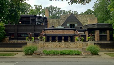 Casa de Frank Lloyd Wright con líneas horizontales estilo pradera