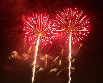 El litio ayuda a producir fuegos artificiales de color rojo
