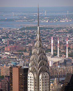 La parte superior del edificio Chrysler cubierto de acero de 1,046 pies y su aguja.