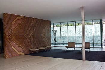 El interior del Pabellón de Barcelona