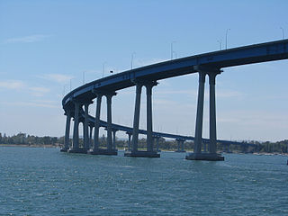 Puente azul coronado