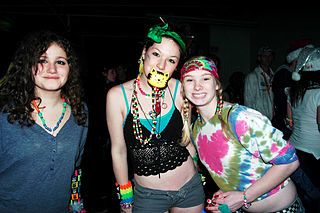 Tres chicas raver