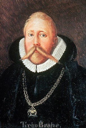 Tycho Brahe vestido completamente de negro con cuello blanco con volantes