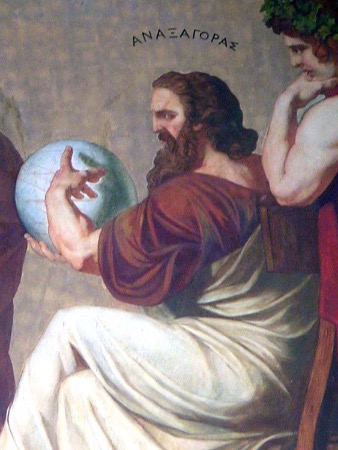 Un fresco que representa a Anaxágoras sosteniendo un globo terráqueo, con su nombre en griego.