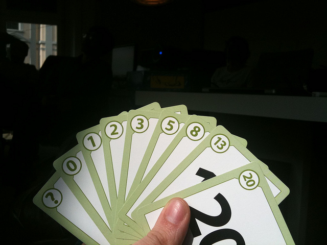Cartas de póquer en la mano