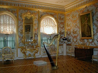 Una habitación típica dentro del Palacio Peterhof
