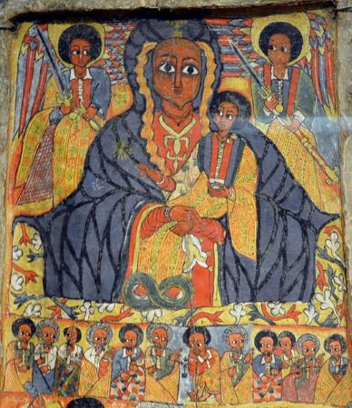 Virgen y niño de piel oscura y tejidos etíopes.