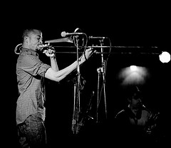 Trombone Shorty actúa en el Festival de Jazz de San José. Foto de David Lagresa.