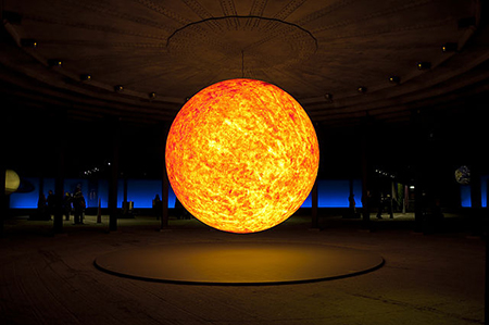 Esta imagen muestra un modelo informático del Sol que está compuesto íntegramente de plasma.