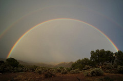 Arco iris doble con el orden de los colores invertido en el segundo arco iris