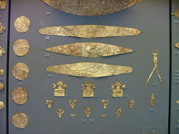 Colección de diversas piezas de joyería micénica