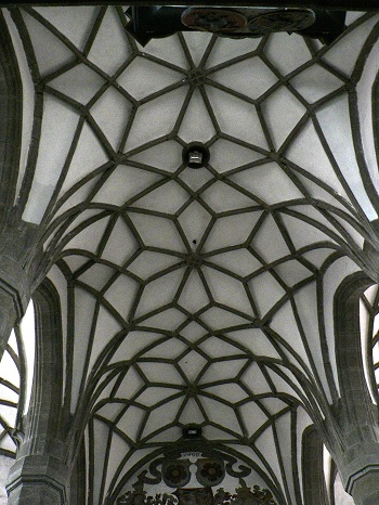 Interior de la iglesia de Saint James en Prachatice