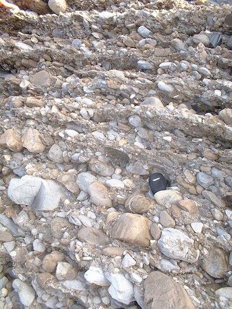 Ejemplo de roca de compactación en una imagen de rocas conglomeradas.
