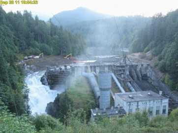 Foto de la deconstrucción parcial de la presa de Elwha