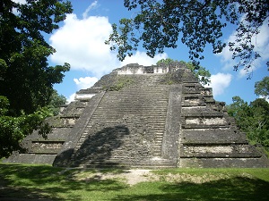 Pirámide maya