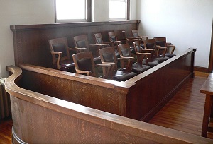 Palco del jurado en una sala de audiencias