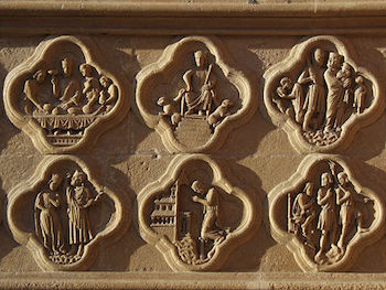 Quatrefoils en piedra de la iglesia