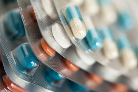 Imagen de medicamentos antimicrobianos.