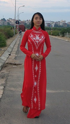 Este es un ejemplo de un ao dai, el vestido nacional tradicional de Vietnam.