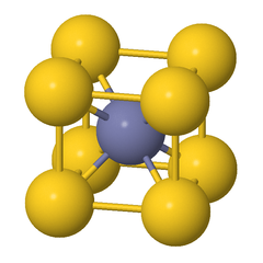 Ocho átomos de oro forman una forma de cubo y conectan un átomo de zinc en el centro.