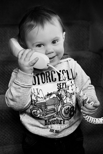 bebé en el teléfono
