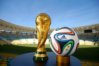 Juego de pelota y trofeo 2014