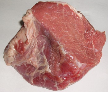 carne cruda almacenada incorrectamente