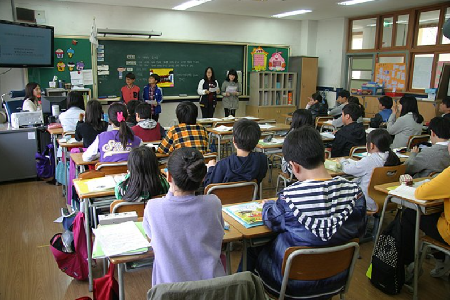 Estudiantes en un aula