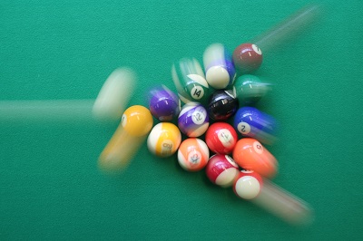 Bolas de billar en la mesa de billar