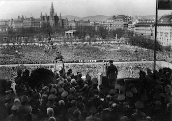 Hitler en Heldenplatz en Viena
