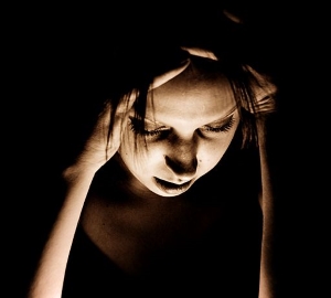 Mujer con migraña
