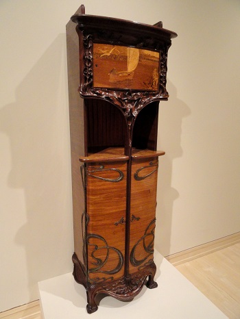 Un ejemplo de gabinete Art Nouveau