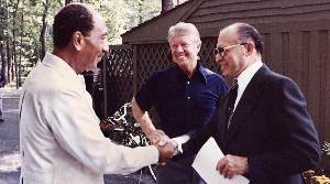 Sadat, Carter, comienzan en Camp David