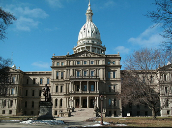 Una foto del edificio del Capitolio del Estado de Michigan en Lansing en 2008