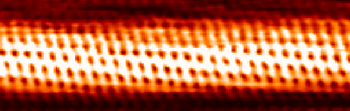Una red de átomos de carbono es visible en esta imagen de un nanotubo de carbono