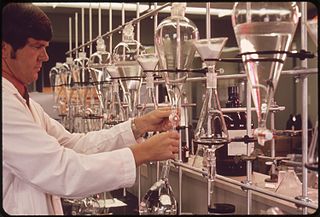 Las técnicas de química pueden ser útiles para estudiar organismos.