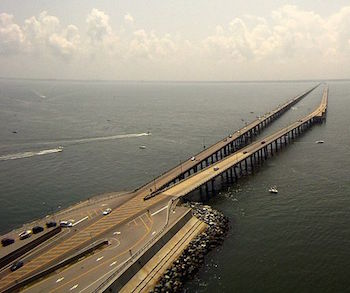 Vista aérea del puente-túnel de la bahía de Chesapeake
