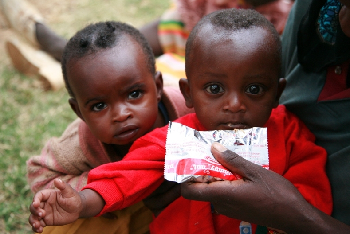 Niño con RUTF