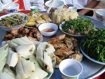 Una fiesta de comida vietnamita