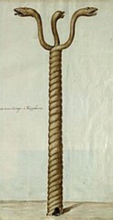 Representación artística de tres serpientes entrelazadas formando una columna con sus cabezas en la parte superior.