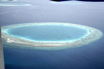atolón de arrecife de coral