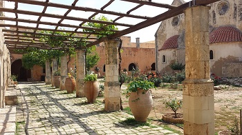 Pérgola en el monasterio de Creta