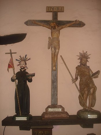 figurillas religiosas talladas