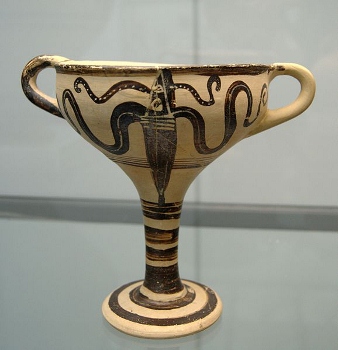 Copa micénica con diseño de calamar