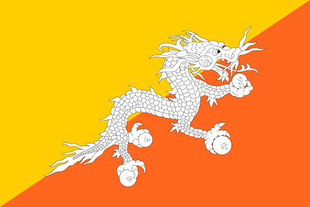 La bandera está dividida diagonalmente entre amarillo y naranja. En primer plano hay un dragón blanco y negro mirando hacia la derecha sosteniendo joyas.