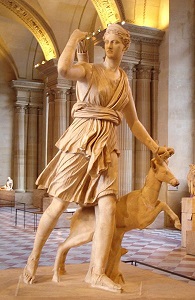 Estatua de Artemisa clásica.
